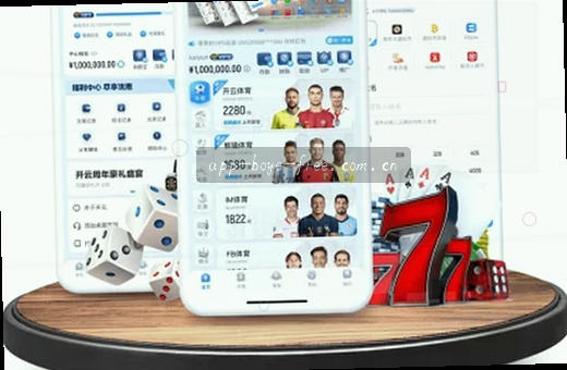 篮球场激烈对抗 比分板实时更新
